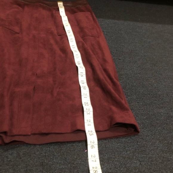 Chico’s Burgundy Front Pocket Velvet Pencil Skirt Size Small (0) - Picture 6 of 7